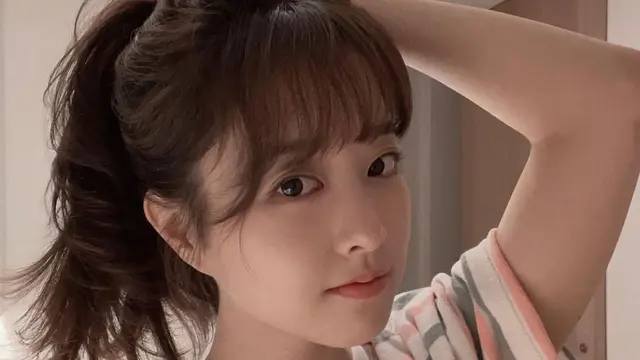 Park Bo Young dengan gaya rambut dikuncir kuda