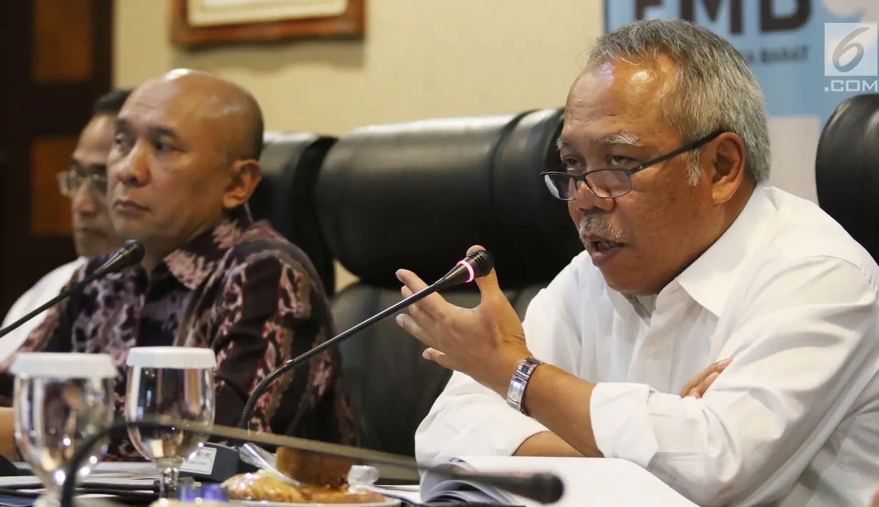 Menteri PUPR Basuki Hadimuljono saat menjelaskan hasil Mudik 2017 di Jakarta, Kamis (6/7). Dalam keterangan kepada wartawan pengelolaan mudik tahun 2017, Pemerintah menilai sangat berhasil (Liputan6.com/Angga Yuniar)