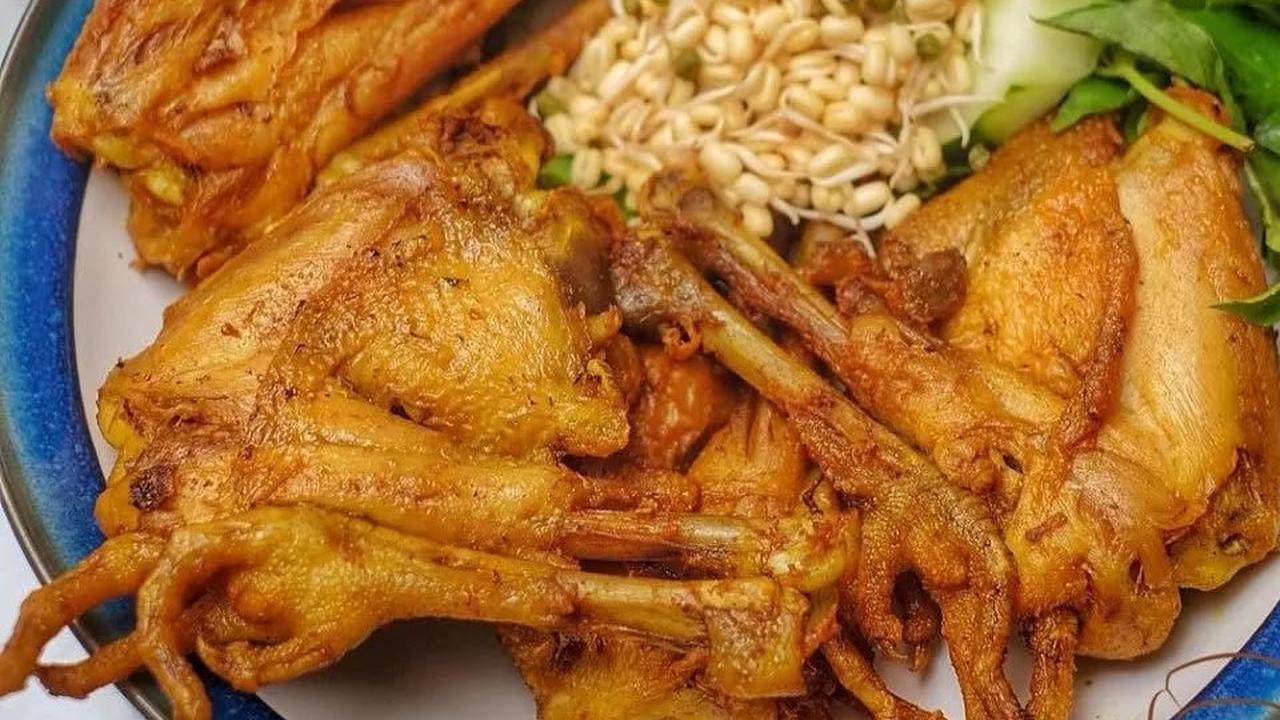 Bukan Cuma Widuran! Ini 7 Rumah Makan Ayam Goreng Legendaris di Solo yang Tetap Halal dan Lezatnya Bikin Nagih
