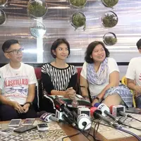 Ocha, istri Oon Project Pop menjelaskan infeksi apa yang ada di kaki suaminya, yang membuat Oon kesulitan berjalan.