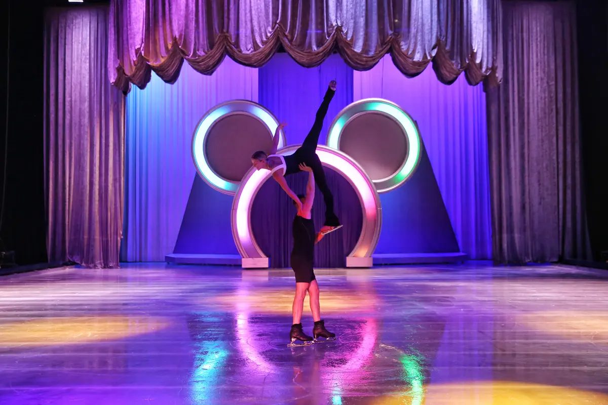 Di Balik Magisnya Dunia Disney on Ice di Jakarta, Ada Kostum Panggung yang Fleksibel dan Rumitnya Instalasi Panggung Es