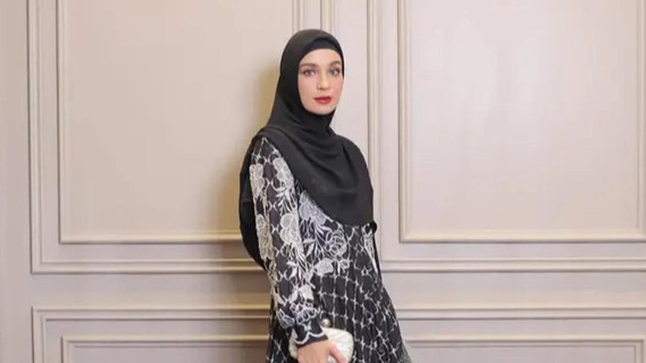 Potret Shireen Sungkar Kenakan Long Dress Brokat di Resepsi Luna Maya dan Maxime, Tampil Elegan