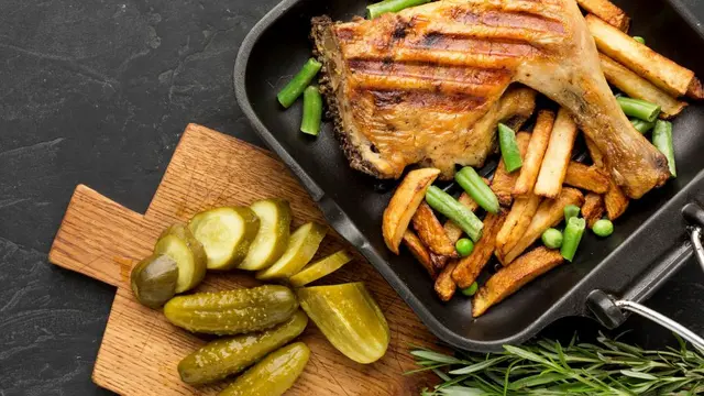 7 Ide Menu Makan Malam Diet Karbo yang Praktis Enak dan Tinggi Protein (photo by freepik.com)