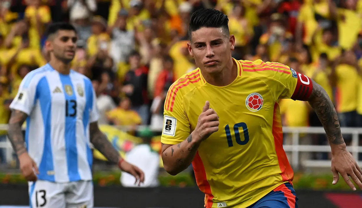 Kolombia memastikan kemenangan berkat eksekusi penalti James Rodriguez pada menit ke-60. (JOAQUIN SARMIENTO/AFP)