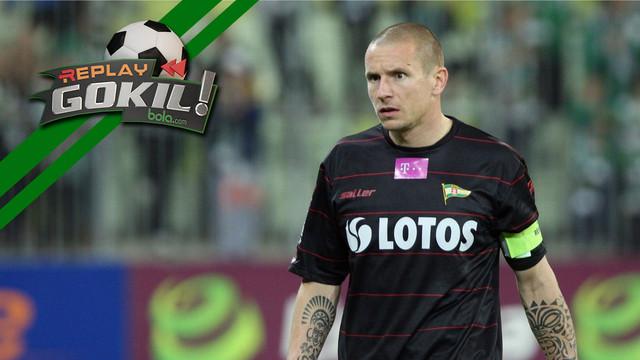 Aksi lucu para kiper di Liga Polandia yang gagal menangkap bola. Berikut cuplikannya.