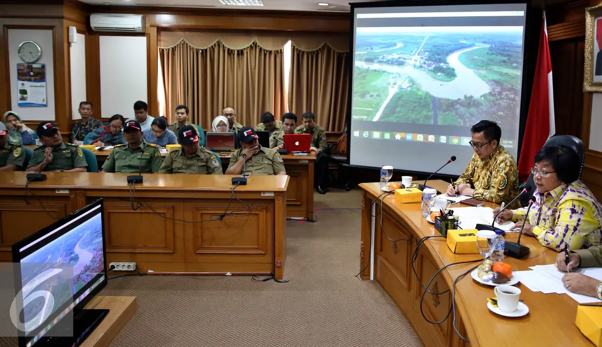 Menteri Siti menjelaskan ketujuh Penyidik PNS Kementrian LHK yang disandera yaitu PT Andika Permata Sawit Lestari berhasil dibebaskan oleh Satgas TNI Jakarta, Selasa (6/9). (Liputan6.com/Johan Tallo)
