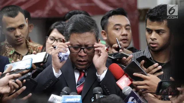 Bicara Soal Azwar Anas, Sekjen PDIP Keluarkan Air Mata