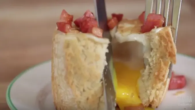 Roti Baguette Isi Telur dan Daging, Camilan Oke di Malam Kece