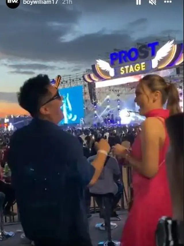 Luna Maya - Boy William