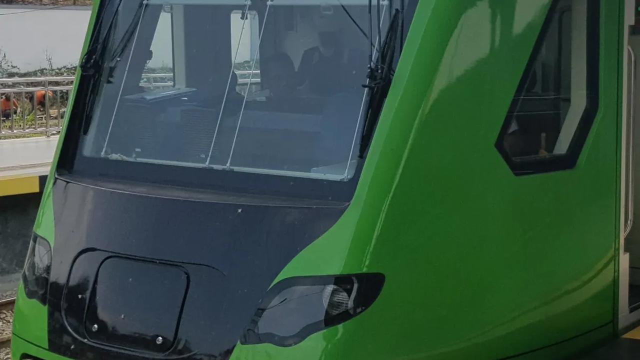 Kronologi Kereta Feeder Whoosh Tabrak Mobil di Bandung Barat, Perlintasan Tak Dijaga Petugas
