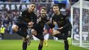 Selebrasi pemain Arsenal setelah Gabriel Martinelli (kanan) menjebol gawang Aston Villa pada pertandingan pekan ke-24 Premier League 2022/2023 yang berlangsung di Villa Park, Sabtu (18/2/2023). (AP Photo/Jon Super)