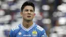 Gelandang Persib Bandung, Kim Kurniawan, bersiap saat akan melawan TIRA Persikabo pada laga Piala Presiden 2019 di Stadion Si Jalak Harupat, Bandung, Sabtu (2/3). Persib kalah 1-2 dari TIRA. (Bola.com/Yoppy Renato)