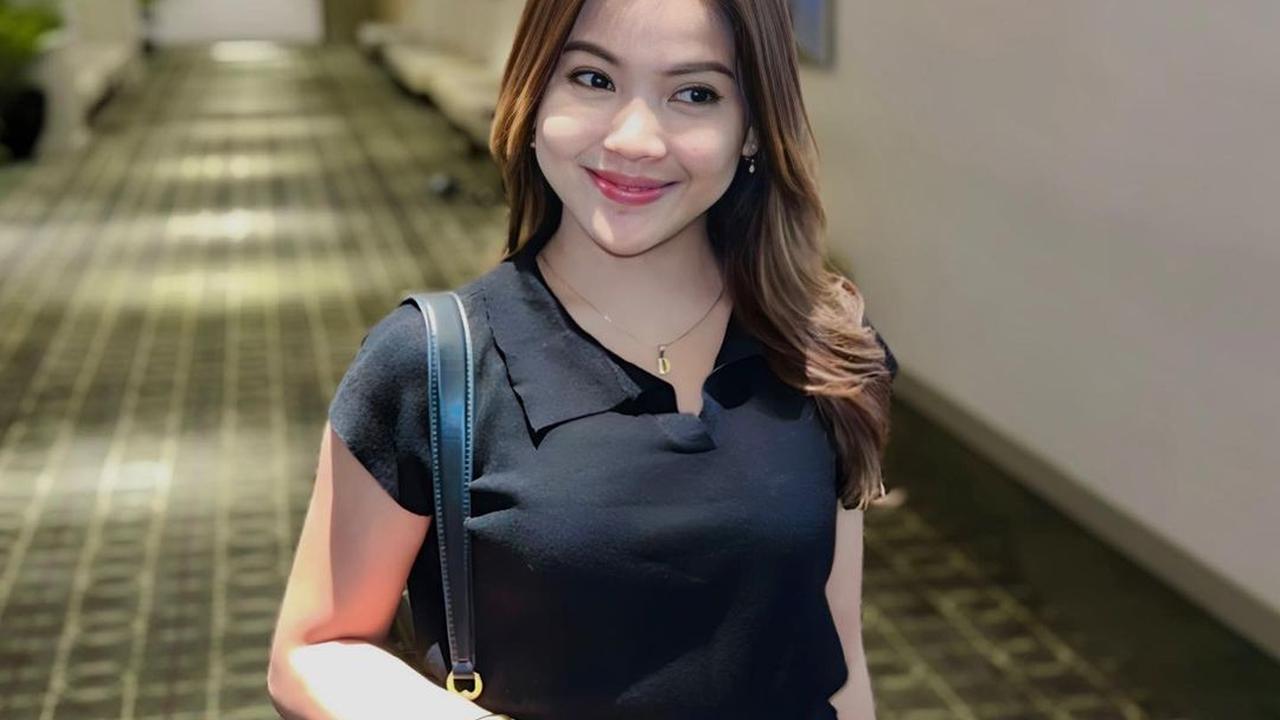 Potret Cantik Dinda Teratu, Penyanyi Dangdut yang Terkenal Lewat Lagu 'Gara-Gara Sebotol'