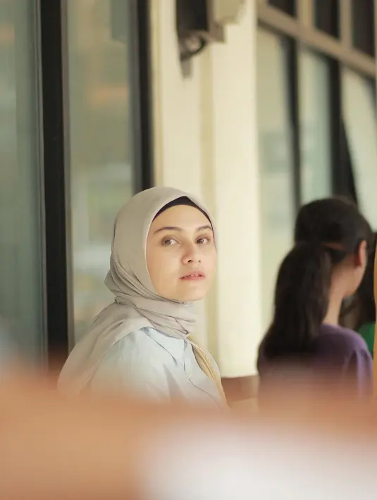 Penampilan terbaru Zee Zee Shahab  pun mencuri perhatian karena wanita yang kini berusia 34 tahun itu terlihat begitu awet muda. (FOTO: instagram.com/zeezeeshahab)