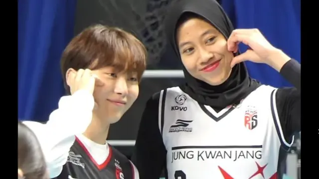 Bikin Iri Warganet,  Pemain Voli Indonesia Megawati Hangestri Foto dan Tos Bareng Seungkawan Seventeen Sudah Kayak Bestie