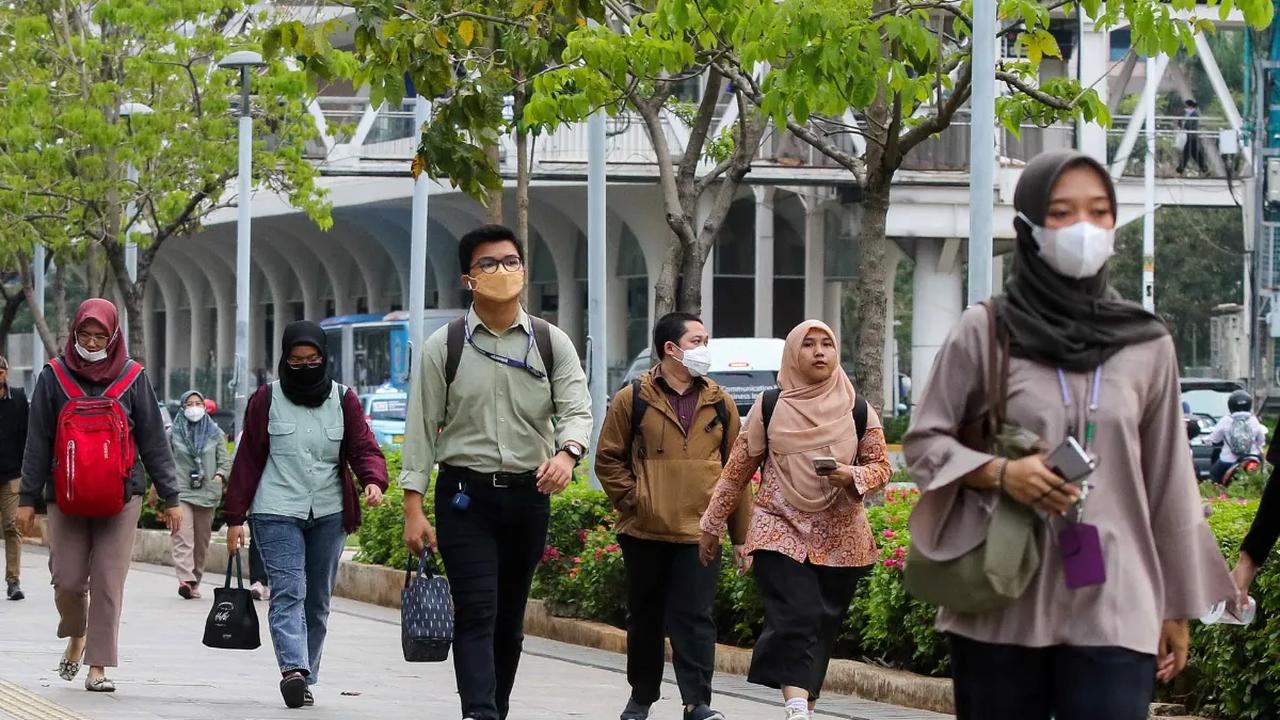 Dan, 20 persen dari gaji dialokasikan untuk ditabung. Tabungan ini bisa digunakan sebagai biaya pendidikan anak di kemudian hari. Pada alokasi ini, Anda hanya bisa menabung Rp407.389.<br>