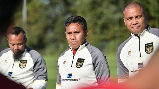 Pelatih Timnas Indonesia U-17, Bima Sakti, di Jerman.