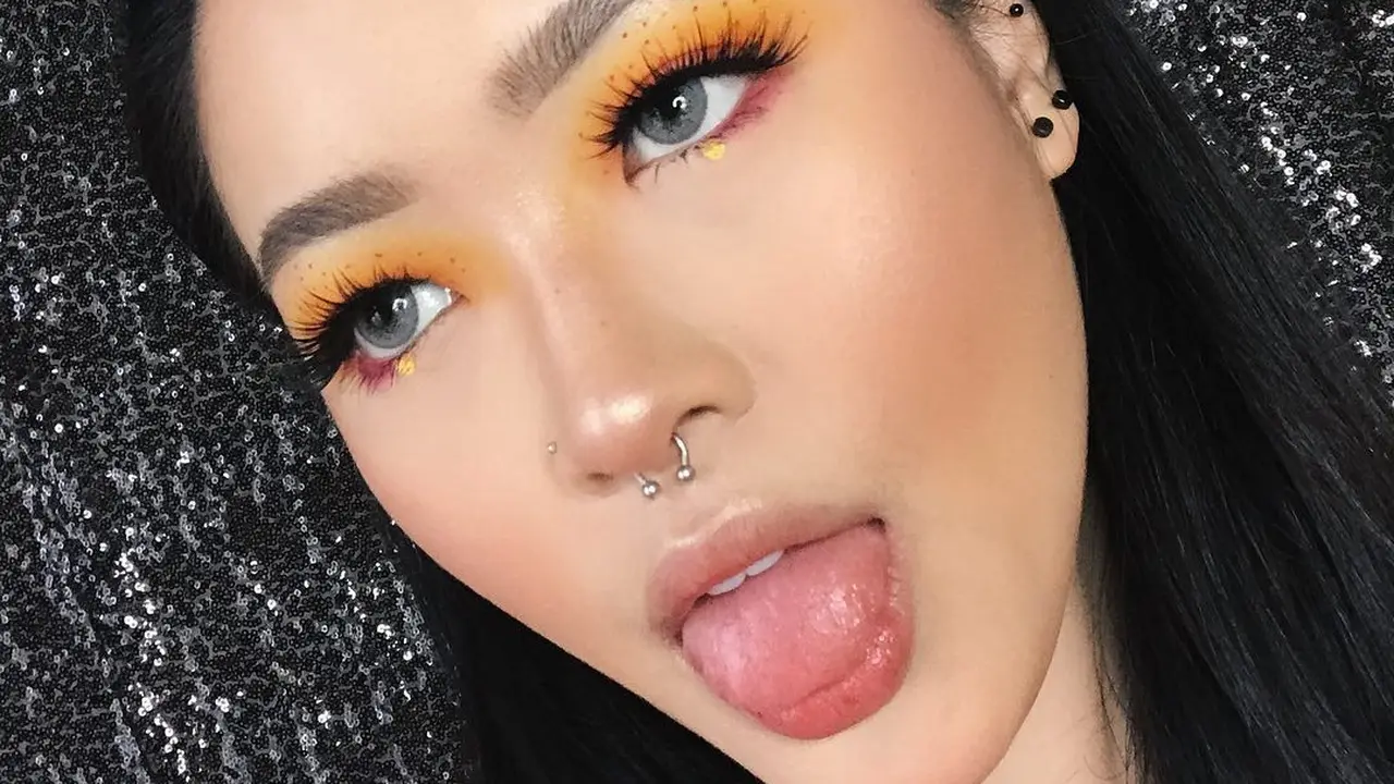[Bintang] Jomblo Kurang Kerjaan, Makeup Imut Cindercella Ini Nggak Bikin Hati Galau