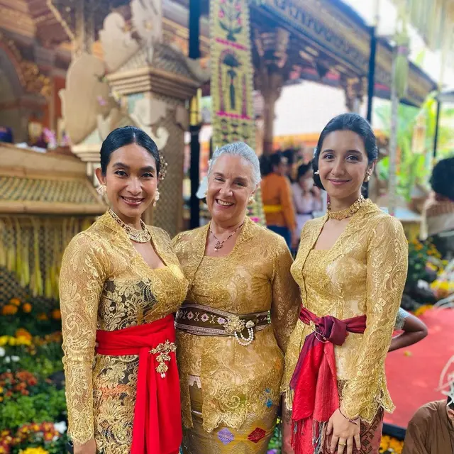 Berasal dari Australia, Ini 6 Potret Kebersamaan Happy Salma dan Ibu Mertua