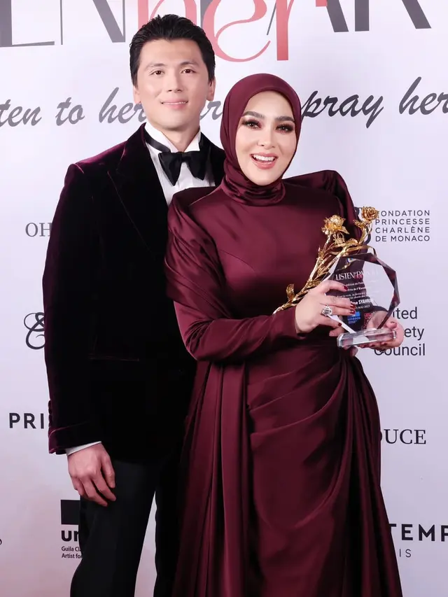 8 Potret Reino Barack Temani Syahrini di Cannes 2025