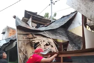 Angin Kencang Terjang Sukabumi (Foto: Fira Syahrin/liputan6.com)