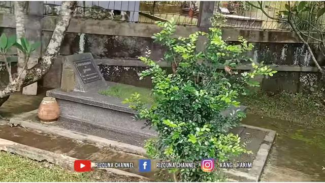 6 Potret Makam Mendiang Kasino Warkop DKI Setelah 24 Tahun, Tetap Terawat