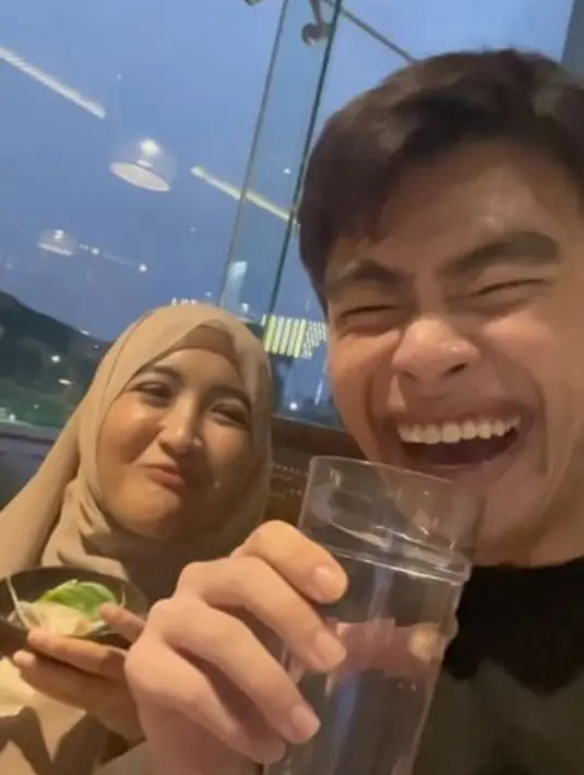 Pasalnya, pria blasteran Tionghoa sekaligus pemain film “Star Syndrome” ini sempat mengunggah konten berjudul “Mau Pacaran Beda Agama” dengan Arafah. (Liputan6.com/IG/@arafahrianti)
