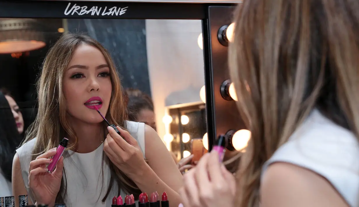 "Kalau urus anak dan berbisnis bisa berbarengan, jadi saya bisa meeting sebentar kemudian jemput anak, kemudian balik lagi, jadi lebih fleksibel waktunya.‎ Memang itu mimpi saya sih,” ujar Cathy. (Deki Prayoga/Bintang.com)