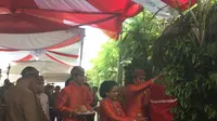 Jokowi saat melakukan bleketepe pernikahan Kahiyang-Bobby. (Liputan6.com/Lizsa Egeham)