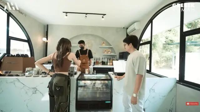 Cinta Laura tunjukkan kantor barunya (YouTube/AH)