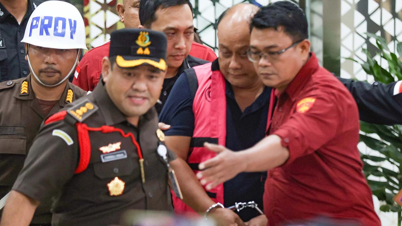 FOTO: Tiga Eks Pimpinan BGN Ditahan dalam Kasus Dugaan Korupsi Program MBG