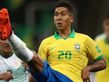 Timnas Brasil secara resmi telah mengumumkan 26 anggota skuadnya yang akan berlaga di Piala Dunia 2022 Qatar pada Senin (7/11/2022) malam WIB. Pelatih Tite di luar dugaan tak menyertakan nama Roberto Firmino dalam barisan penyerang mereka dan lebih memilih Richarlison. (AFP/Pool/Buda Mendes)