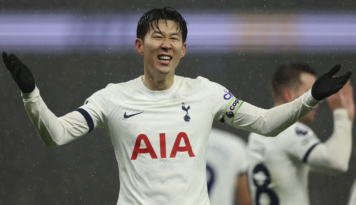<p>Selebrasi striker Tottenham Hotspur, Son Heung-min setelah mencetak gol kedua timnya ke gawang Bournemouth pada laga pekan ke-20 Liga Inggris 2023/2024 di Tottenham Hotspur Stadium, London, Minggu (31/12/2023). (AP Photo/Ian Walton)</p>