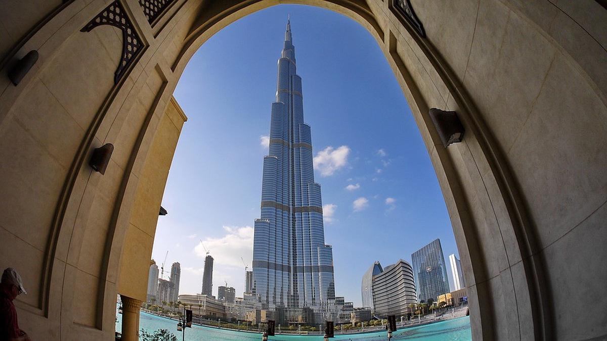 4 Januari 2010: UEA Resmikan Gedung Tertinggi Dunia Burj Khalifa di Tengah Krisis Keuangan