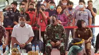 Panglima Kodam (Pangdam) XIII Merdeka Mayor Jenderal TNI Santos Gunawan Matondang menjadi orang pertama di Sulut yang menerima Vaksin Covid-19.