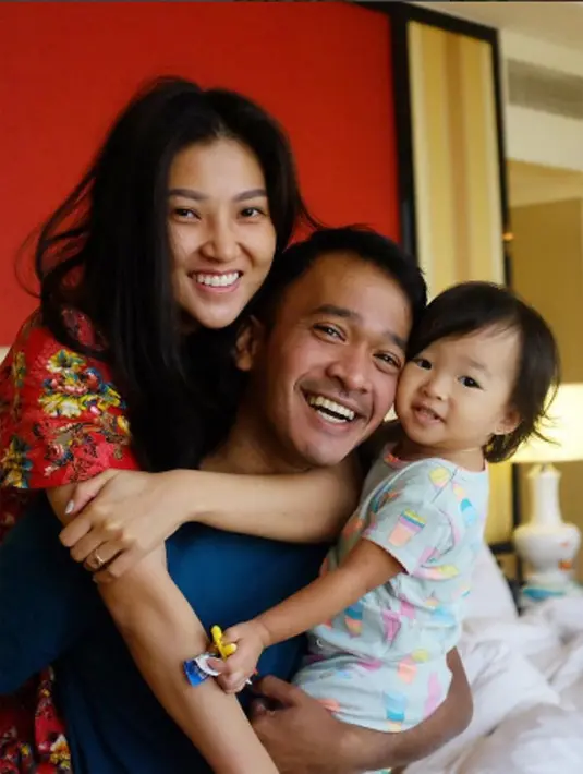 Meski telah dua kali mengutarakan cintanya, Wendah masih juga belum mempercayai pemeran film Tina Toon dan Lenong Bocah The Movie itu. Begitu juga saat kembali nembak melalui Blackberry Messenger (BBM). Wendah masih tak percaya dengan Ruben. (Instagram)