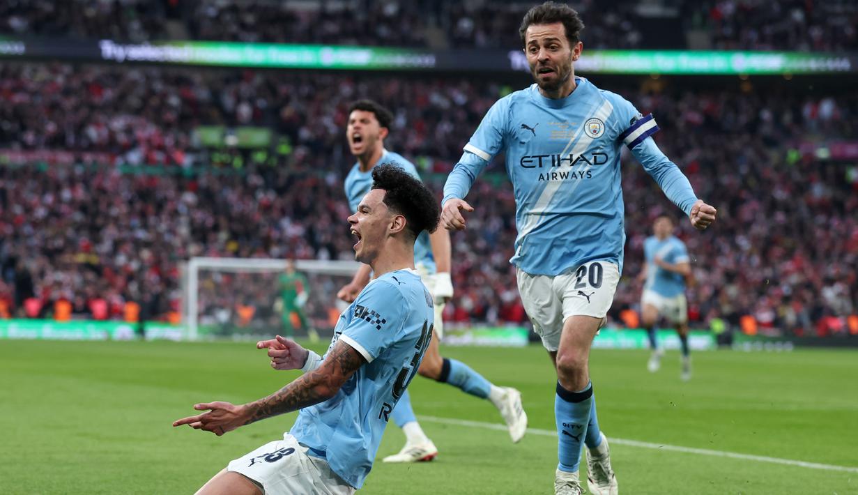 Manchester City memastikan diri sebagai juara Carabao Cup 2025/2026 setelah menaklukkan Arsenal dengan skor 2-0 pada partai final di Wembley. Dua gol cepat Nico O'Reilly pada babak kedua menjadi pembeda dalam laga yang sempat berlangsung ketat. (AP Photo/Richard Pelham)