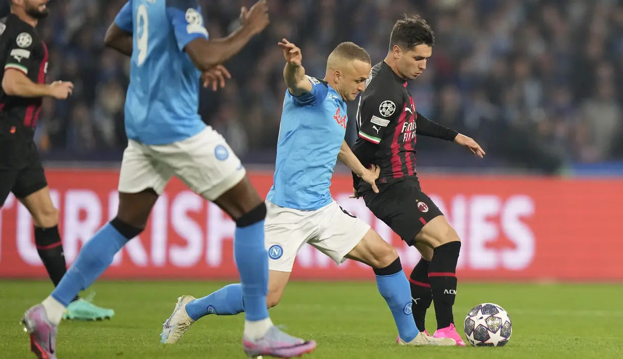 <p>AC Milan bermain imbang dengan tuan rumah Napoli dengan skor 1-1. (AP Photo/Andrew Medichini)</p>
