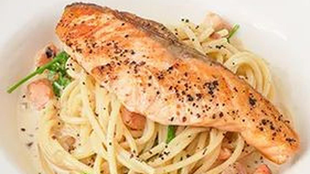 Ini adalah contoh bagaimana Paris Baguette menghadirkan cita rasa yang kaya dalam hidangan mereka. Dan jangan lupa mencicipi sajian hangat seperti Cream Salmon Spaghetti yang memiliki rasa ringan dan paduan yang sempurna.