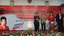 Ketua DPP PDIP Bidang Perempuan dan Anak Wiryanti Sukamdani (ketiga kanan) membacakan surat pernyataan sikap memerangi Narkoba dan HIV/AIDS di Peringatan Hari Ibu, Jakarta, Senin (22/12/2014). (Liputan6.com/Herman Zakharia) 