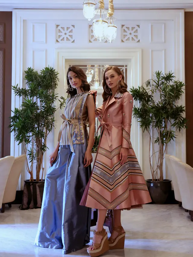 Koleksi Denny Wirawan menggunakan tenun Sundawa/Dok. Daniel Kampua