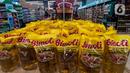 Salah satu merek minyak goreng yang dipajang di sebuah supermarket kawasan Jakarta, Jumat (25/3/2022). Sempat mengalami kekosongan stok, saat ini minyak goreng sudah kembali normal di supermaket dengan harga 2 liter mulai dari Rp 36 ribu - Rp45 ribu tergantung merek. (Liputan6.com/Johan Tallo)