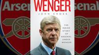 Banyak cerita menarik, mendalam, dan informatig tentang Arsene Wenger di buku ini. 
