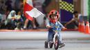 Dalam acara balap push bike ini kita dapat menyaksikan orang tua yang sibuk mempersiapkan sepeda, anak-anak menangis dalam perlombaan hingga berselebrasi saat menjadi juara. (Bola.com/M Iqbal Ichsan)