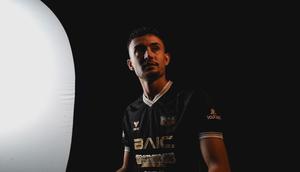 Ivar Jenner saat diperkenalkan sebagai pemain Dewa United. (Dewa United)