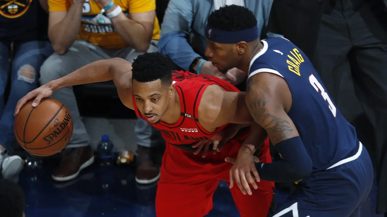 CJ McCollum loloskan Blazers ke final Wilayah Barat NBA