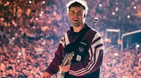 Penyanyi Sam Fender Beri Penghormatan kepada Newcastle United atas Kemenangan Piala Carabao