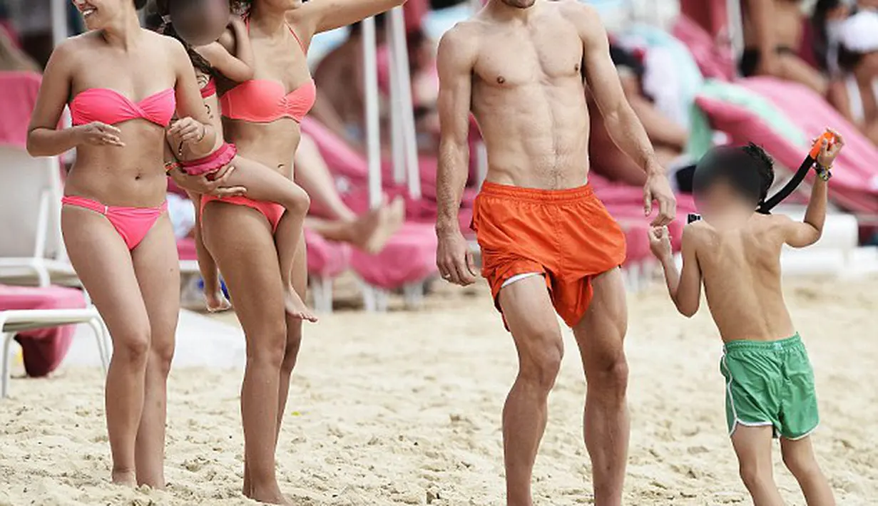 Robin van Persie meminta waktu berlibur selama tiga minggu kepada manajer baru Manchester United, Louis van Gaal (17/07/2014) (dailymail.co.uk)