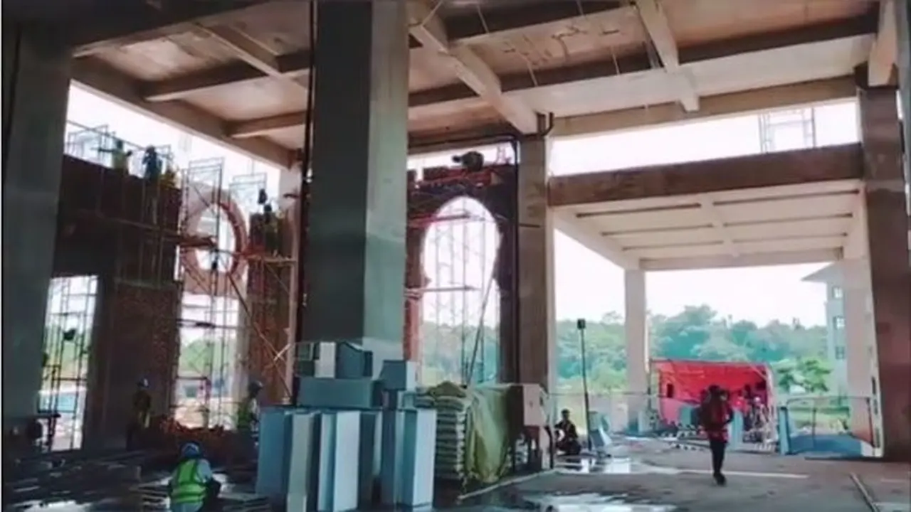 Menteri BUMN Erick Thohir Bangun Masjid Megah di Depok