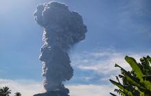 FOTO: Penampakan Gunung Ibu di Maluku Kembali Meletus Semburkan Abu Setinggi 5.000 Meter ke Angkasa